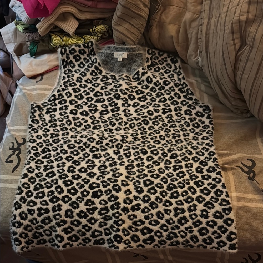 Leopard Print Sleeveless Sweater